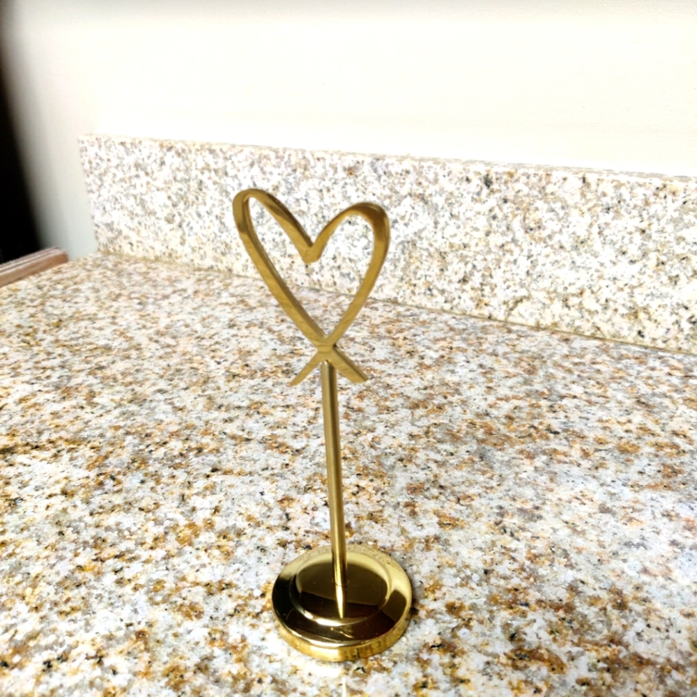 VS PINK gold heart display